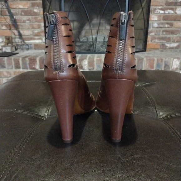 ❗ SOLD ❗ 🥰 DVF Laser Cut Booties - Picture 10 of 11